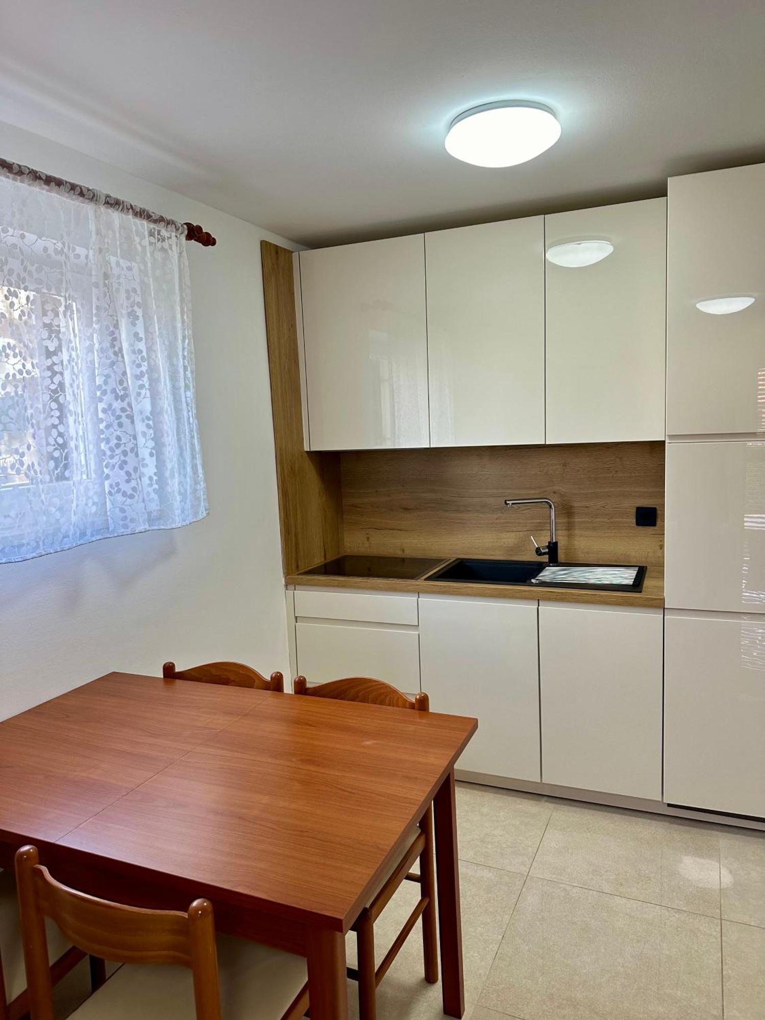 נייביצה Apartment Sara מראה חיצוני תמונה